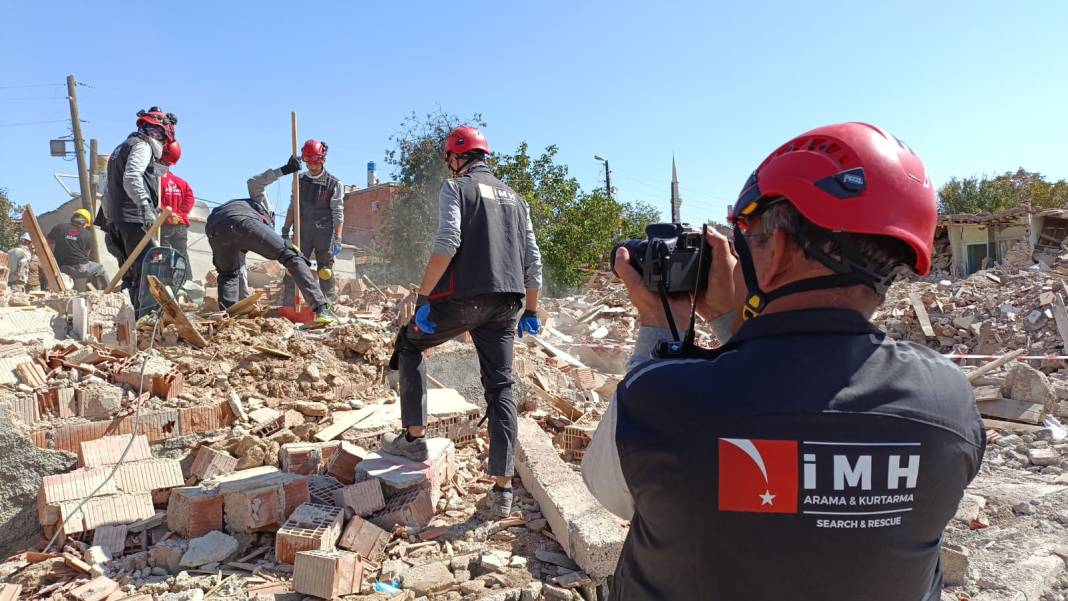 1 yıllık ekip, Konya’daki deprem tatbikatını başarıyla tamamladı 15